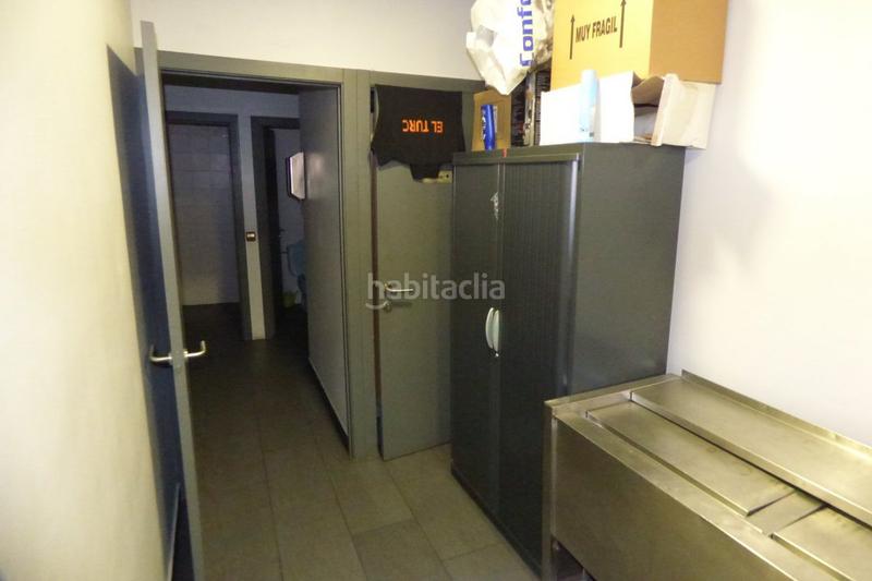 Foto 5fb4ad87-d21e-4aab-960b-004493dd7c1a. Local comercial traspaso de local con negocio en Poble Sec Igualada