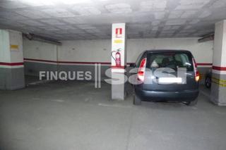 Aparcament cotxe a Poble Sec. Plaza de parking en poble sec