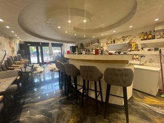 Transfer Business premise in Centre. Local totalmente preparado para bar o cafeteria en traspaso por