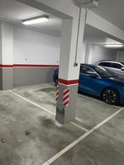 Car parking in Poble Sec. Plaza de parquing en zona av. barcelona.