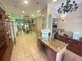 Local Comercial a Poble Sec. Impecable local comercial en set camins, zona avda balmes, prime