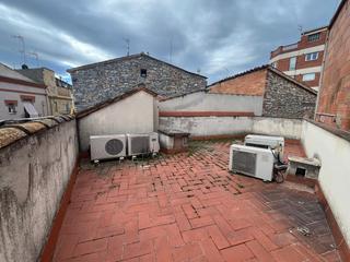 Casa a Sant Martí de Tous. Edificio uso comercial en sant marti de tous, dos plantas por so