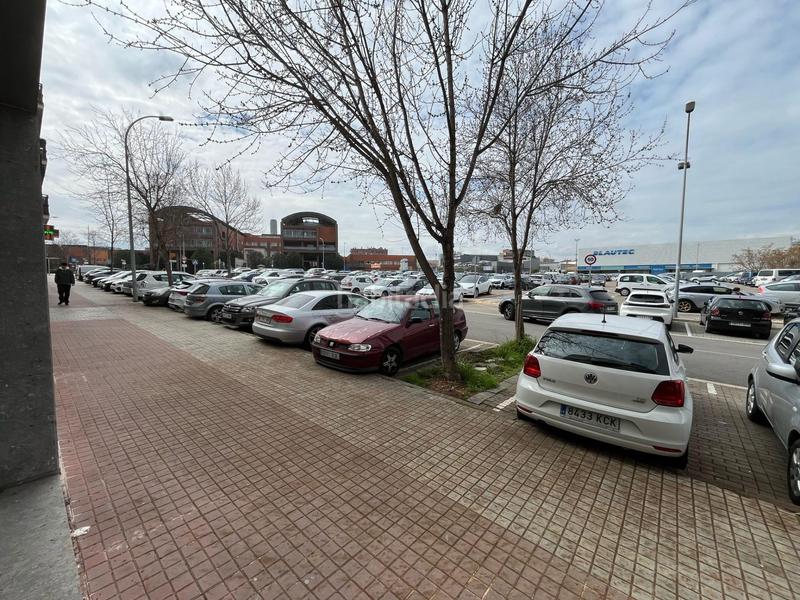 Foto efa36304-eb97-4ef1-b3ff-2a353392c3a7. Local comercial a Les Comes Igualada