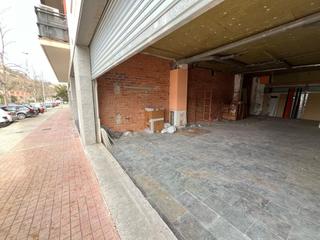 Lloguer Local Comercial a Les Comes. Local comercial en igualada en zona hospital con salida de humos