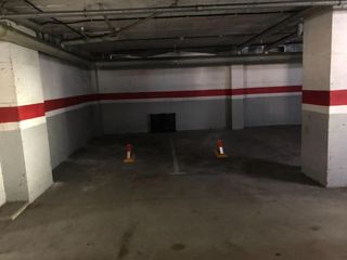 Car parking in Plaça Europa - Port Aventura. Plaza de garaje muy grande, ideal para dos coches o un coche gra