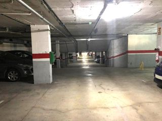 Car parking in Plaça Europa - Port Aventura. Plaza de garaje muy grande, ideal para dos coches o un coche gra
