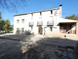 Masia a Santa Maria de Miralles. Espectacular masia en parcela de 3500 m2, inmejorable acceso asf
