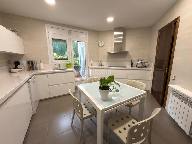 Foto c7ea87e2-a6ff-4018-8944-99f6f5257efa. House with heating parking in Poble Sec Igualada