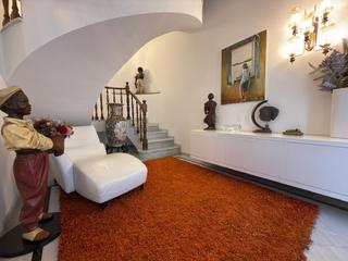 Maison à Poble Sec. Exclusiva vivienda esquinera en la mejor zona de igualada, toda