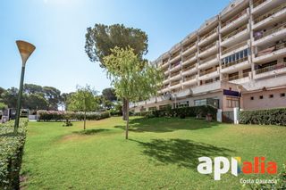 Piso en Mar i Camp - Platja dels Capellans. Luminoso piso de dos habitaciones, gran terraza esquinera a poco