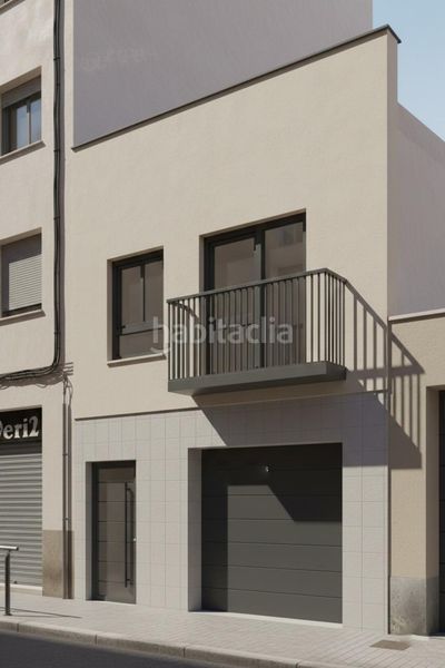 Foto c37c58b2-b4f2-4368-849a-612c2a2f3181. Casa amb aparcament a Centre Igualada