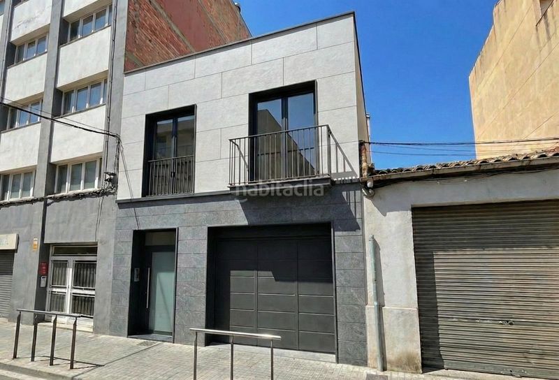 Foto c3a1229c-3676-4abc-85fa-290c994e3554. Casa amb aparcament a Centre Igualada