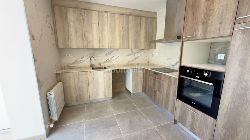 Foto 03cc0a6f-8e8d-4124-a3e3-aec5a5132f1f. Pis amb calefacció aparcament a Llevant Igualada