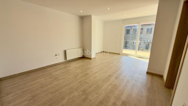 Foto e2cfadbb-f86e-43b7-9b91-2633f0e89c3e. Pis amb calefacció aparcament a Llevant Igualada