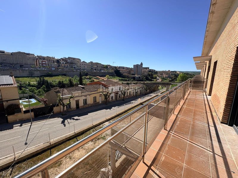 Foto a860ebec-d637-40d0-a2c3-9ed290002753. Xalet amb aparcament a Cervera