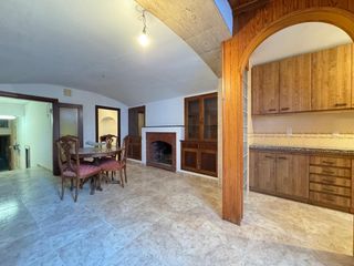Business premise in Calaf. Espectacular local comercial adaptado como vivienda, con garaje,