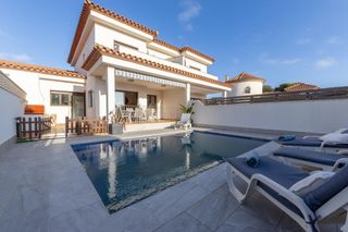 Casa a schiera in Centre. Unifamiliar adosada en el corazón de miami platja  tu hogar idea