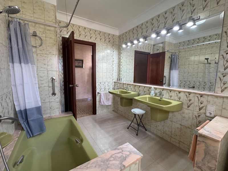 Foto 8f4a88b8-f420-4fb7-8465-108022724869. Casa amb calefacció aparcament piscina a Cervera