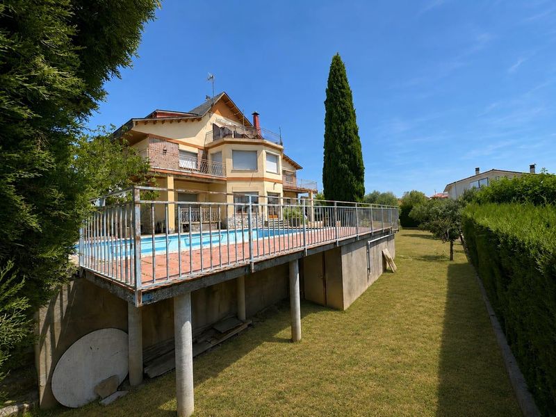 Foto e01bfd0a-e1fd-4825-8033-505a363a219e. Casa amb calefacció aparcament piscina a Cervera