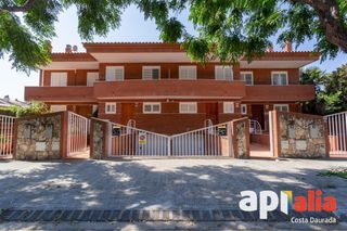 Casa adossada a Altafulla. Acogedora casa adosada en altafulla, lista para entrar a vivir!