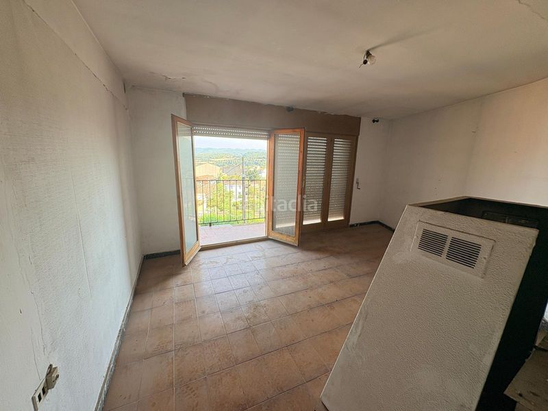 Foto f35e2b53-d76a-4eba-8b8d-b9af86f898af. Masia amb aparcament a Jorba