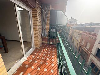 Flat in Poble Sec. Oportunidad piso en poble sec de igualada, 4 dormitorios,  salid