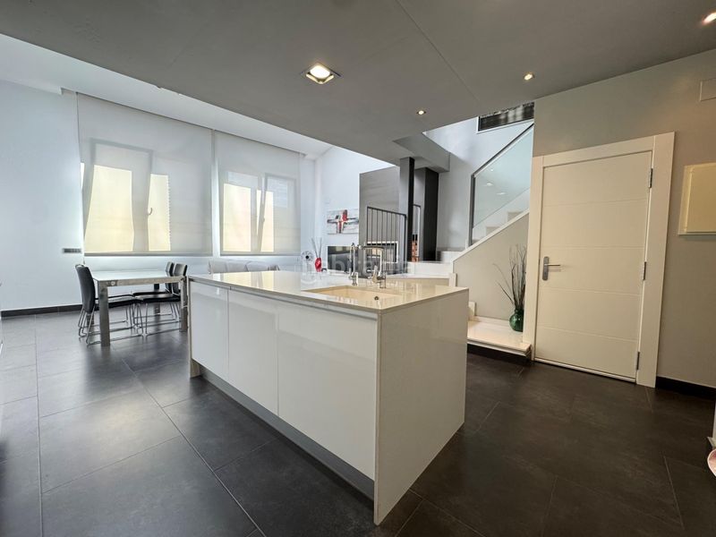 Foto 73e63915-cc64-41a7-af18-a8ff6b188810. Ático espectacular duplex de diseño a reestrenar en set camins, 3 hab, terraza, impecable, entrar a vivir en Igualada