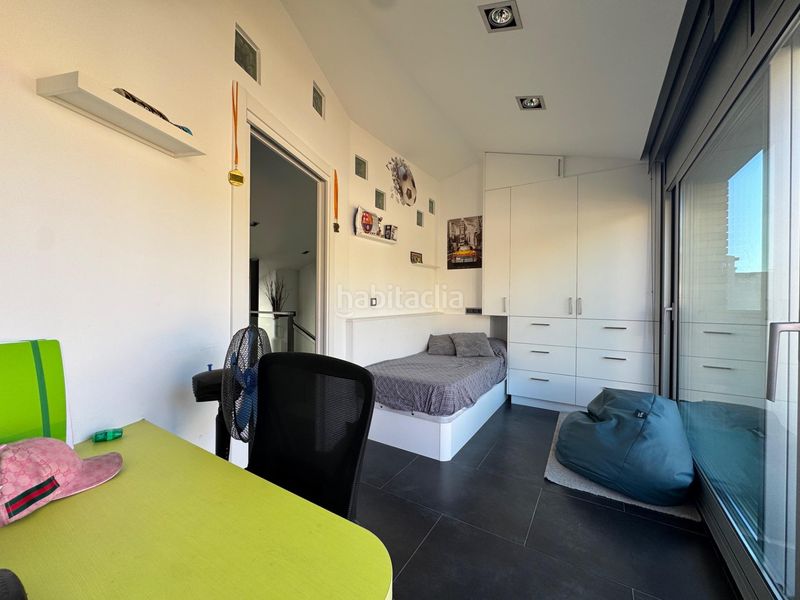 Foto bf7f5829-bf71-4471-9369-98fdf307bf54. Ático espectacular duplex de diseño a reestrenar en set camins, 3 hab, terraza, impecable, entrar a vivir en Igualada