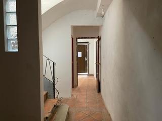 Casa in Carrer les eres 4. Casa semireformada con terraza