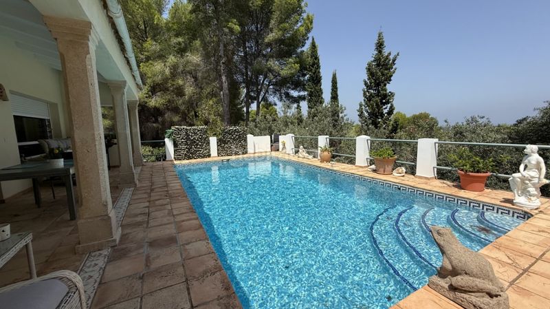 Foto f83313e0-61b6-45b8-8be0-9f6a14628873. Xalet amb calefacció aparcament piscina a Pedreguer