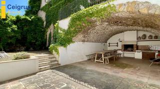 Masia a Torroella de Montgr