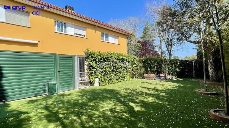 Foto 1c383456-04b9-4b74-847b-43bb71212899. Casa a schiera con riscaldamento parcheggio piscina in Pals