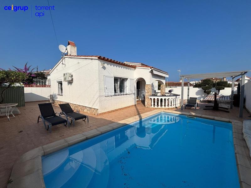 Foto d4c96e38-8aec-4aa9-8784-e7b3d906dc6d. House with heating parking pool in Riells Escala (L´)