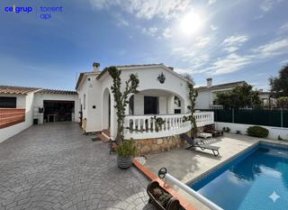 Casa aparellada a Riells