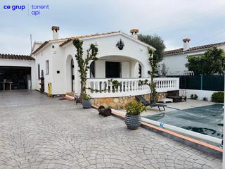 Casa aparellada a Riells