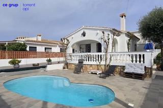 Casa aparellada a Riells