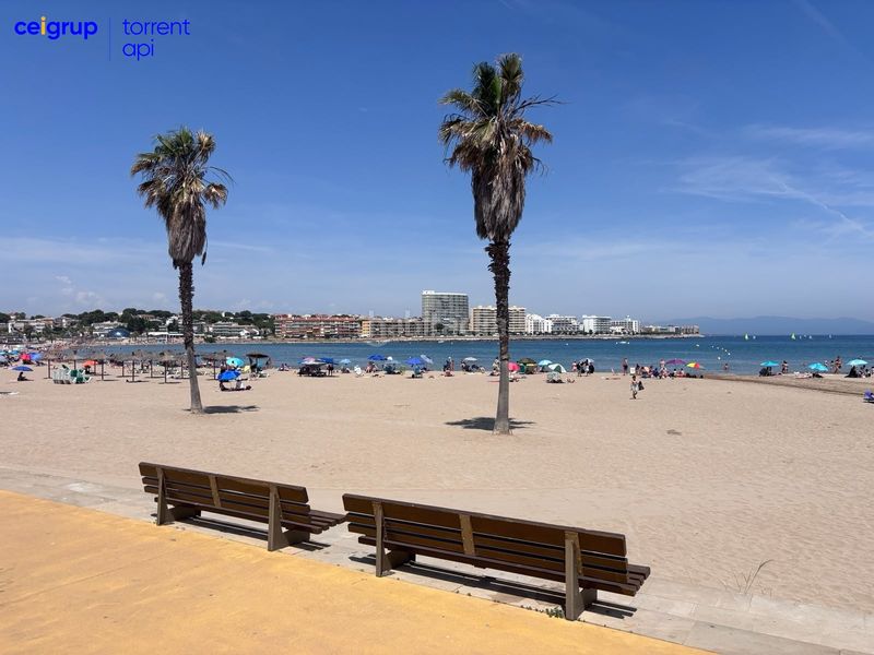 Foto 86f8ceb7-94fd-4641-b67a-e73e91b0c583. Piso en Riells Escala (L´)