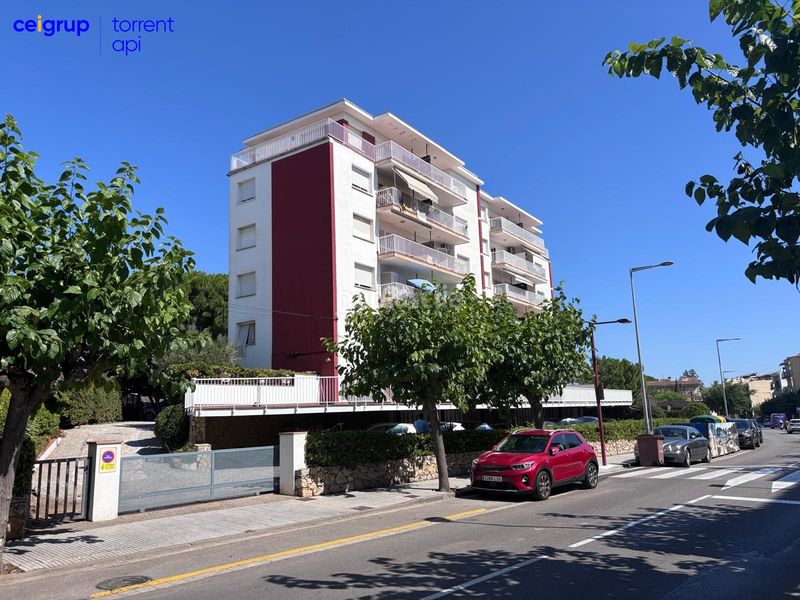 Foto 3bd9ce37-ca64-430b-8264-acf20655b1fa. Planta baixa amb aparcament a Eixample Residencial Escala (L´)