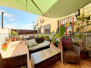 Casa a Ceutí. Enorme vivienda de cinco dormitorios con gran bajo comercial
