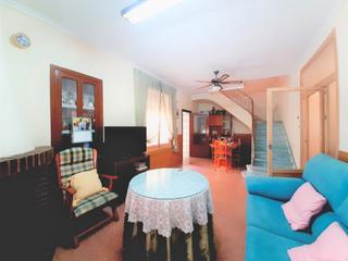 Maison à Calle de santiago ramón y cajal 41. Se vende gran casa en zona mercado de abastos