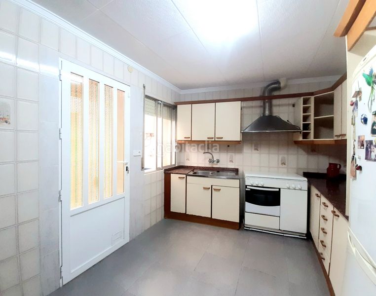Foto a6181f25-57bc-4b97-a9a6-21e209406bf7. Casa amb xemeneia a Archena