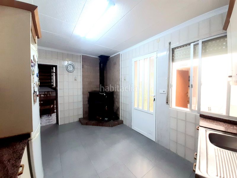 Foto f2562bb2-ef5d-4cb2-8b9a-6dcec3c4b2ec. Casa amb xemeneia a Archena