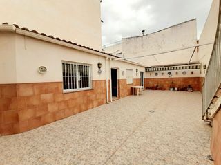 Haus in Archena. Se vende estupenda casa de planta baja con enorme patio