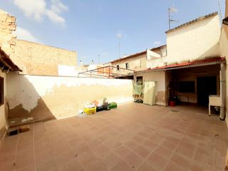 Casa adossada  Calle de santiago ramón y cajal. Se vende gran casa en archena