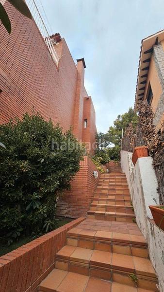 Foto 1403952d-a8c6-4306-8817-493cdb3dd6b3. Chalet con camino riscaldamento parcheggio piscina in Barcelona