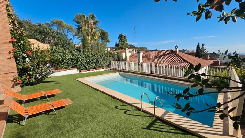 Foto 1c642d6b-a31d-4a35-9799-9f35b7bbc276. Chalet con camino riscaldamento parcheggio piscina in Barcelona