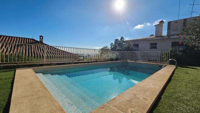 Foto 34573fee-2209-4b80-974a-a614e16c5ef2. Chalet con camino riscaldamento parcheggio piscina in Barcelona