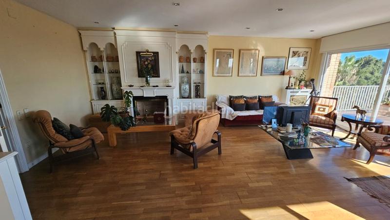 Foto 352281b5-058a-4af9-ab22-3c4b6ba1f73d. Chalet con camino riscaldamento parcheggio piscina in Barcelona