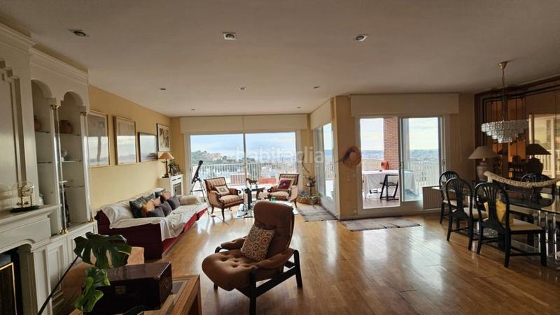 Foto 46290fea-29f1-465a-a3ce-d714a42f5f69. Chalet con camino riscaldamento parcheggio piscina in Barcelona