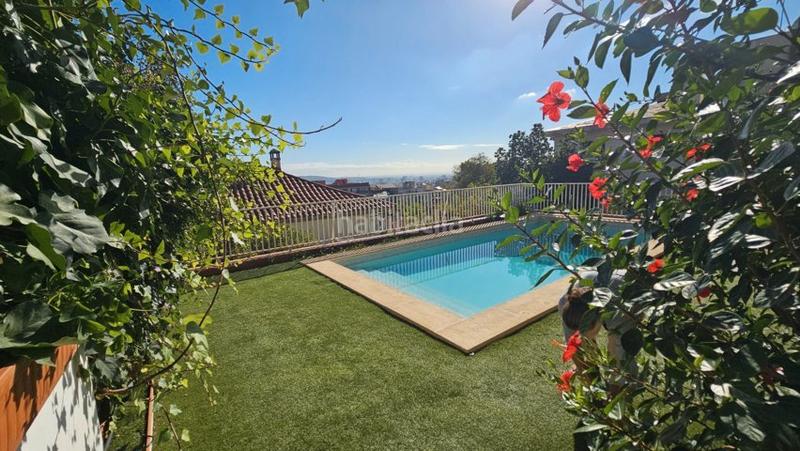 Foto 52bbf93d-9f7d-417f-a995-8c66af59273c. Chalet con camino riscaldamento parcheggio piscina in Barcelona